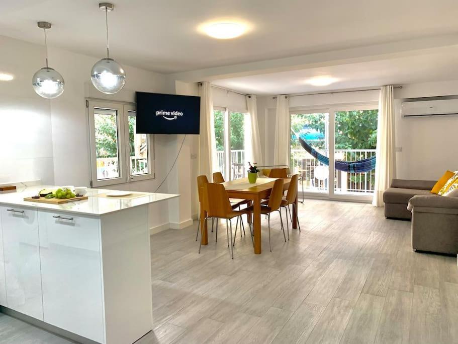 New Stylish Beach Front Apartment Cullera Eksteriør billede